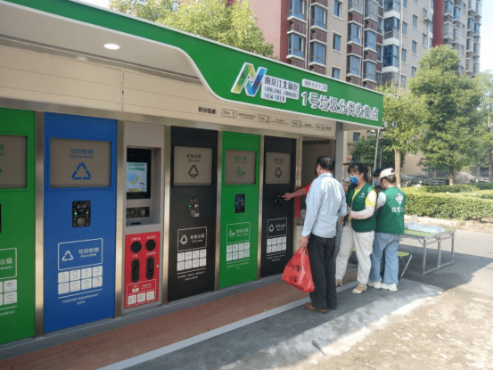 貓先生垃圾分類，垃圾分類設(shè)備，垃圾分類照片