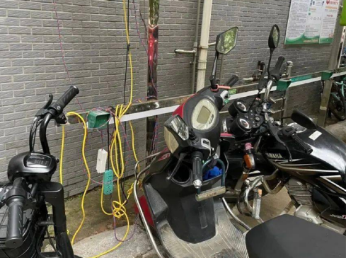 電單車充電樁，智能無(wú)線充電樁，智能掃碼電動(dòng)自行車充電樁廠家